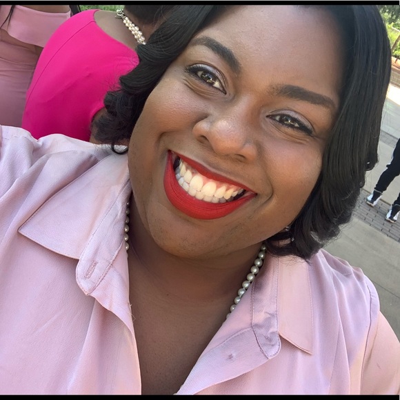 Meet your Posher, Sabrina. - Picture 3 of 17